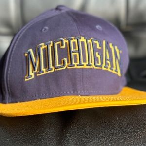 MICHIGAN WOLVERINES Women's Snapback Hat
